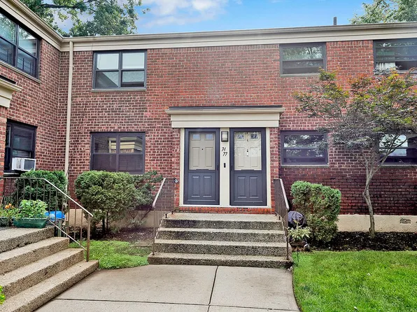 74-77 220th St #1, Oakland Gardens, NY 11364