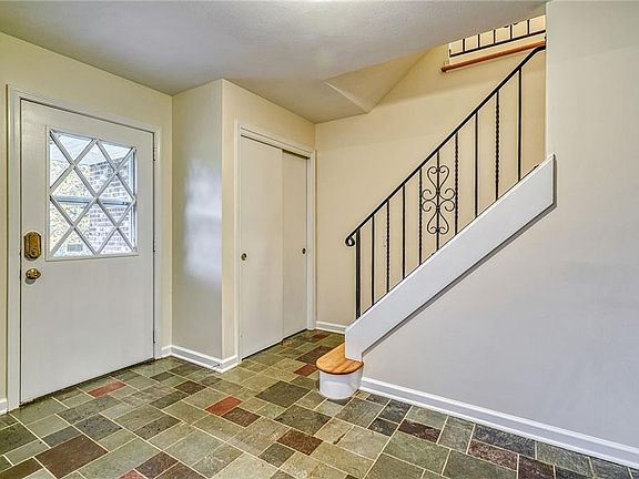 5th image of 1606 Bridgeboro Dr