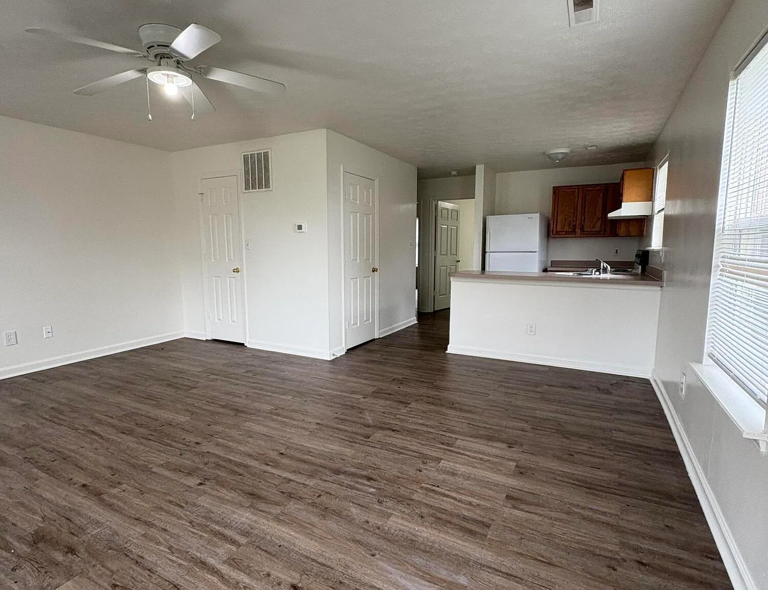 2 bed, 1.0 bath, 800 sqft, $995 — Photo 3