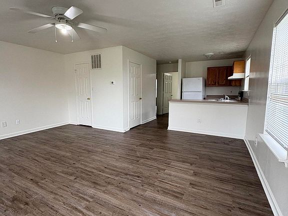 3rd image of 2016 Cornerstone Dr APT 2
