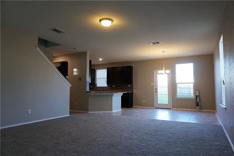 3 bed, 2.5 bath, $1,900 — Photo 3