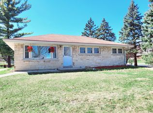 725 S Bobolink Dr, Brookfield, WI 53005