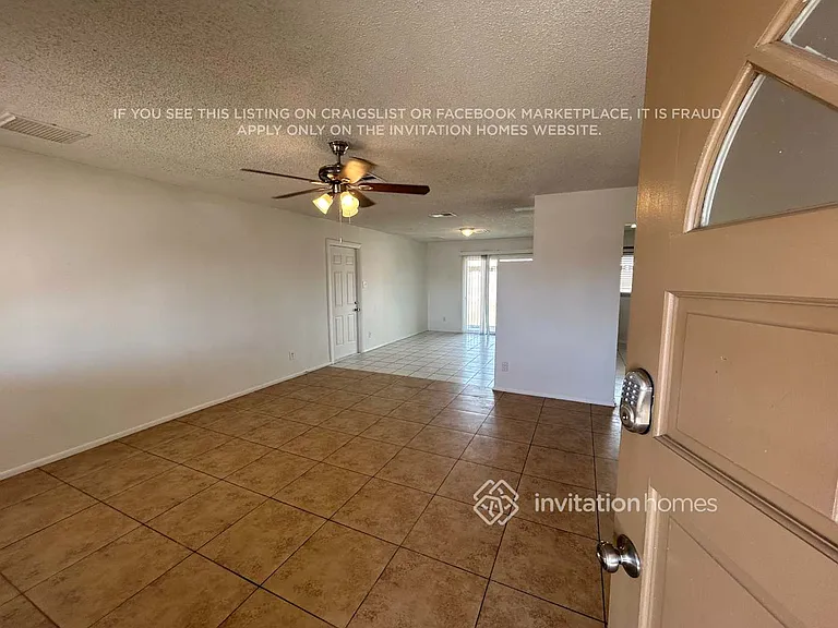 3007 N 79th Dr — Photo 2