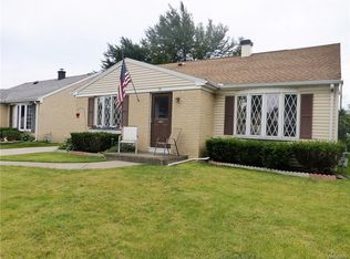 38 Kingston Ln, Buffalo, NY 14225