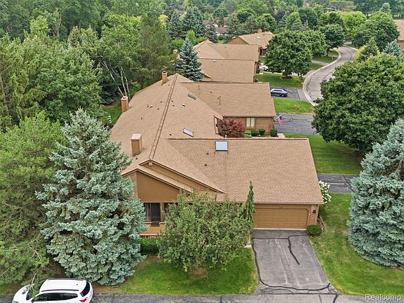 3rd image of 2195 London Bridge Dr