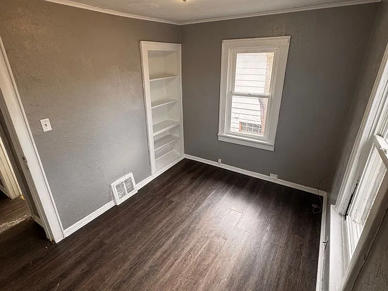 1827 Frances Ave — Photo 9