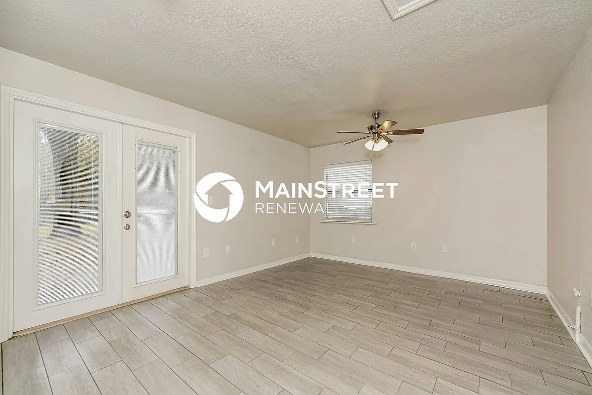 Living Room - 2421 Harvard Rd