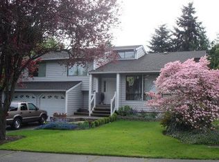 19315 30th Ave NE, Lake Forest Park, WA 98155