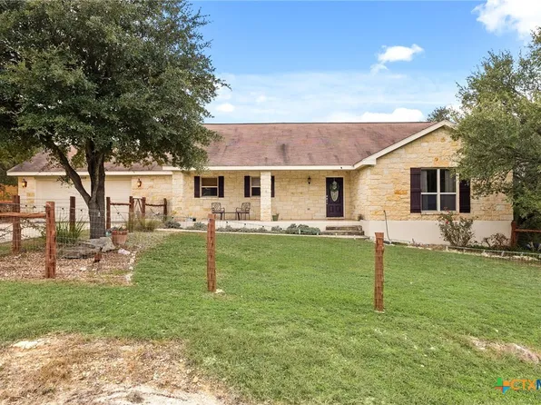 889 Sundown Trl, Fischer, TX 78623
