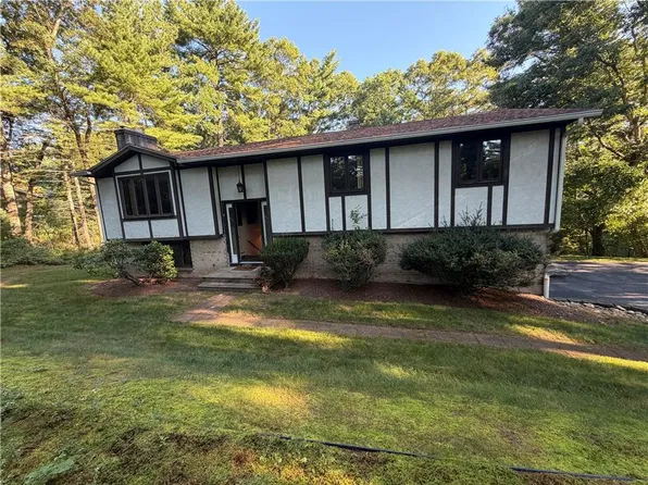 162 Lake Dr, West Greenwich, RI 02817