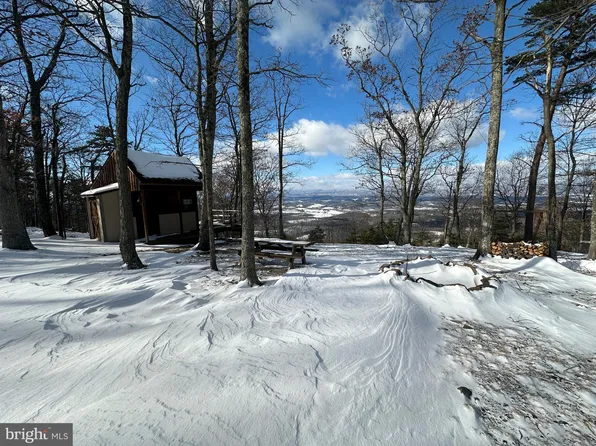 204 Bluffs On The Potomac, Fort Ashby, WV 26719