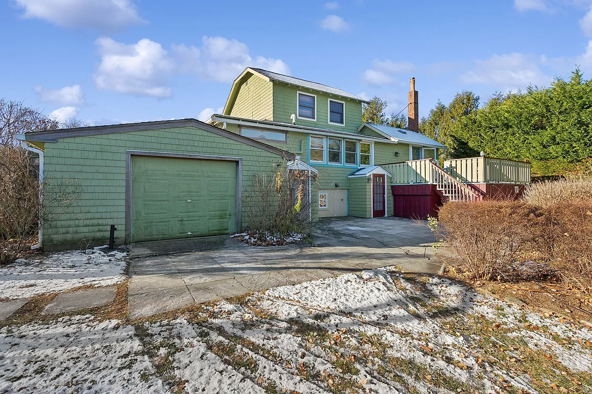 Building Photo - 127 Inlet Rd W