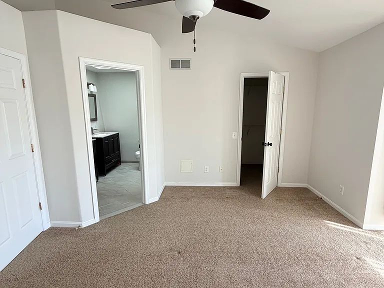 8 Crenshaw Ct — Photo 25