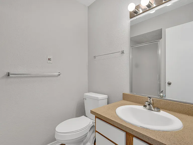 Woodlake Apartments — Photo 51