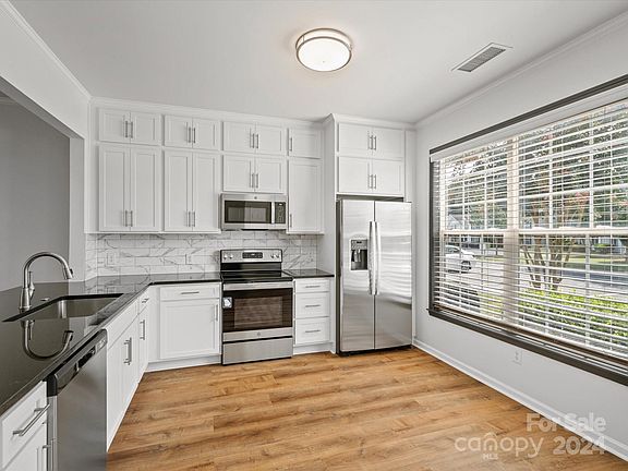 5th image of 2738 Thornbush Ct