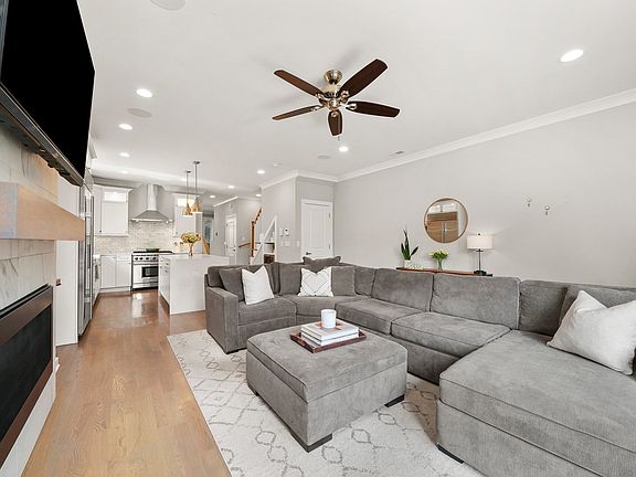 3rd image of 1631 W Pierce Ave #2