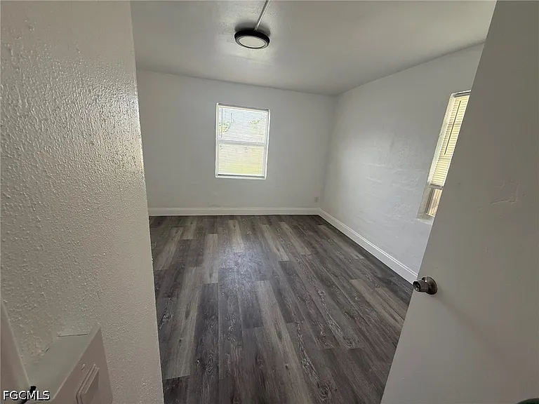 3049 2nd St #4 — Photo 3