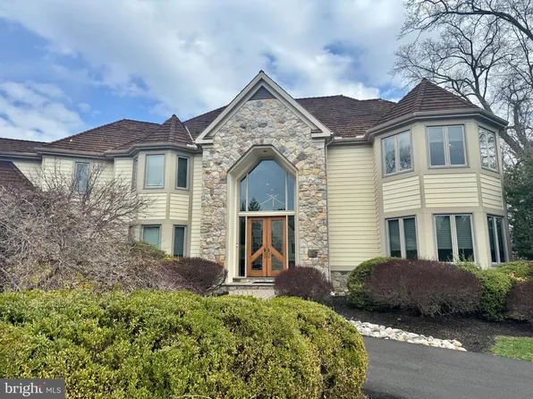 215 White Tail Ln, Media, PA 19063