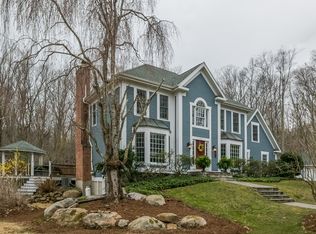 32 Horsebarn Ln, Madison, CT 06443