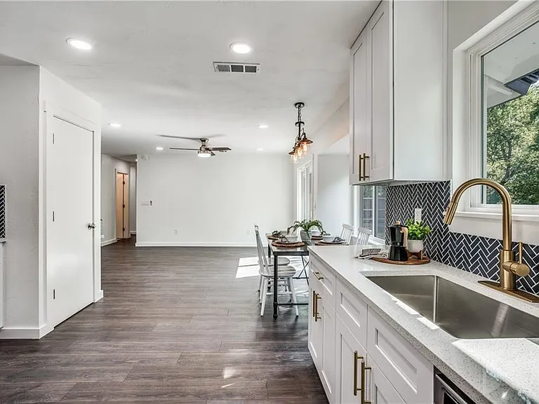 6220 Blarwood Dr — Photo 16