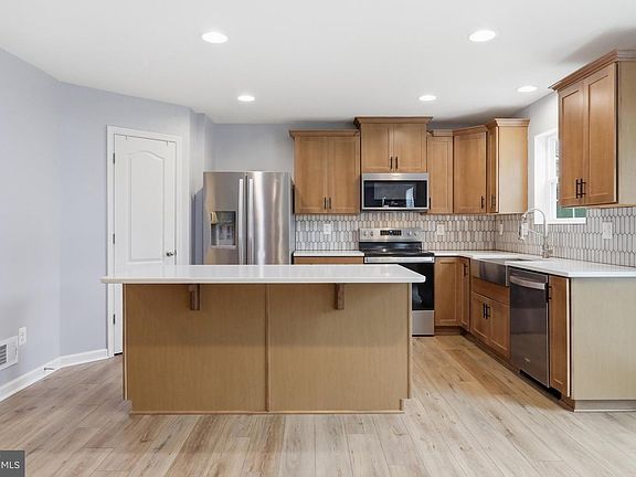 4th image of 114 Belmont Pl