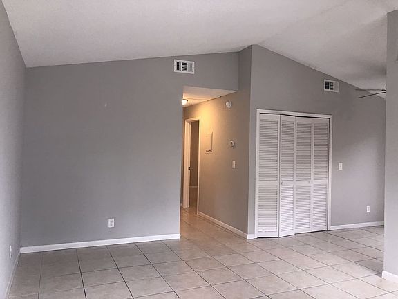 4th image of 2444 E Illiana St
