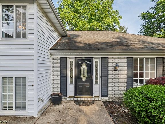 3rd image of 578 Brooke Ln