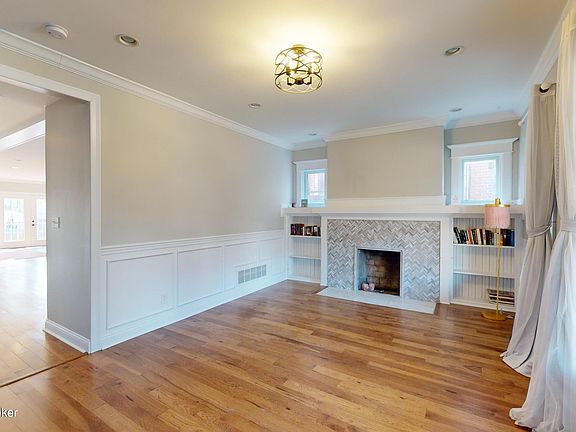 2nd image of 1928 Roanoke Ave