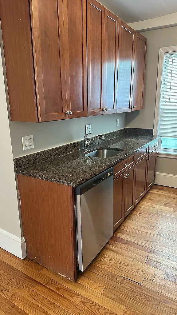 4 bed, 9999 sqft, $3,765 — Photo 2