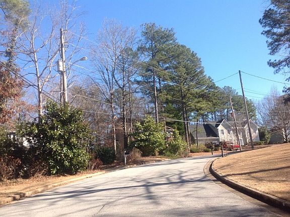 5th image of 131 Windsor Chase Dr
