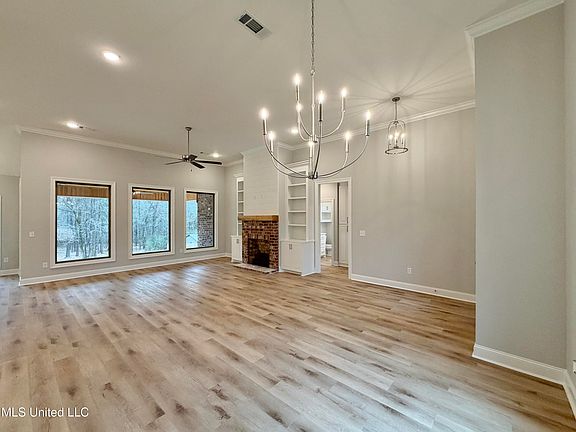 5th image of 939 Mullican Rd