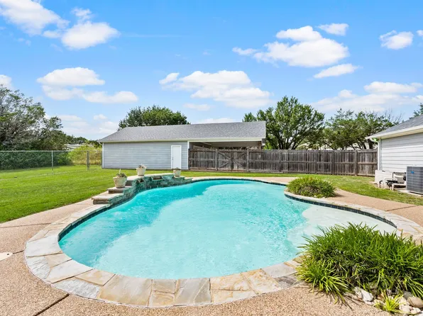 4000 Goliad Dr, Granbury, TX 76048