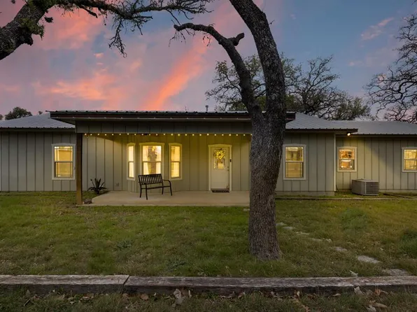 1811 N Llano St, Fredericksburg, TX 78624