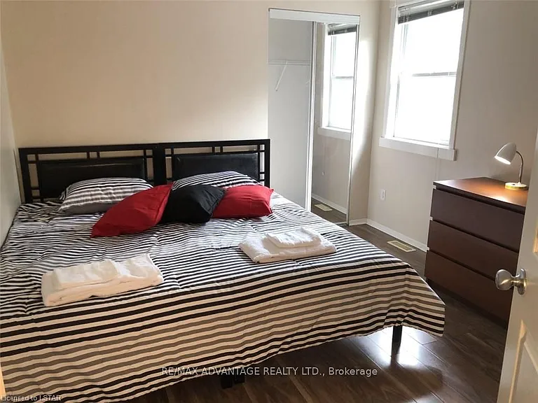 17 Sterling St #UPPER — Photo 27