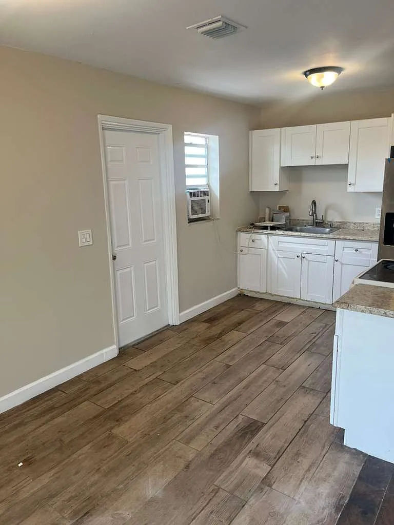 1732 Pompano - 1 — Photo 2