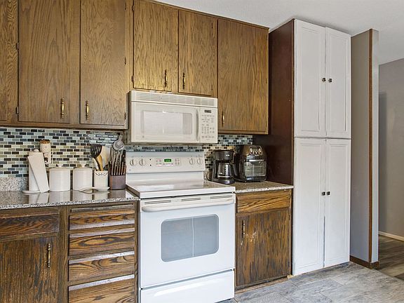 5th image of 105 Canabury Ct