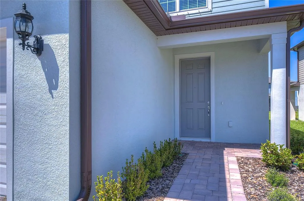 4 bed, 3.0 bath, 2260 sqft, $3,200 — Photo 3