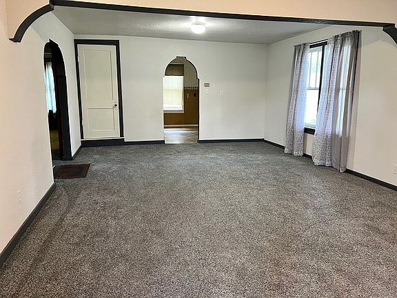 2nd image of 211 Vine St