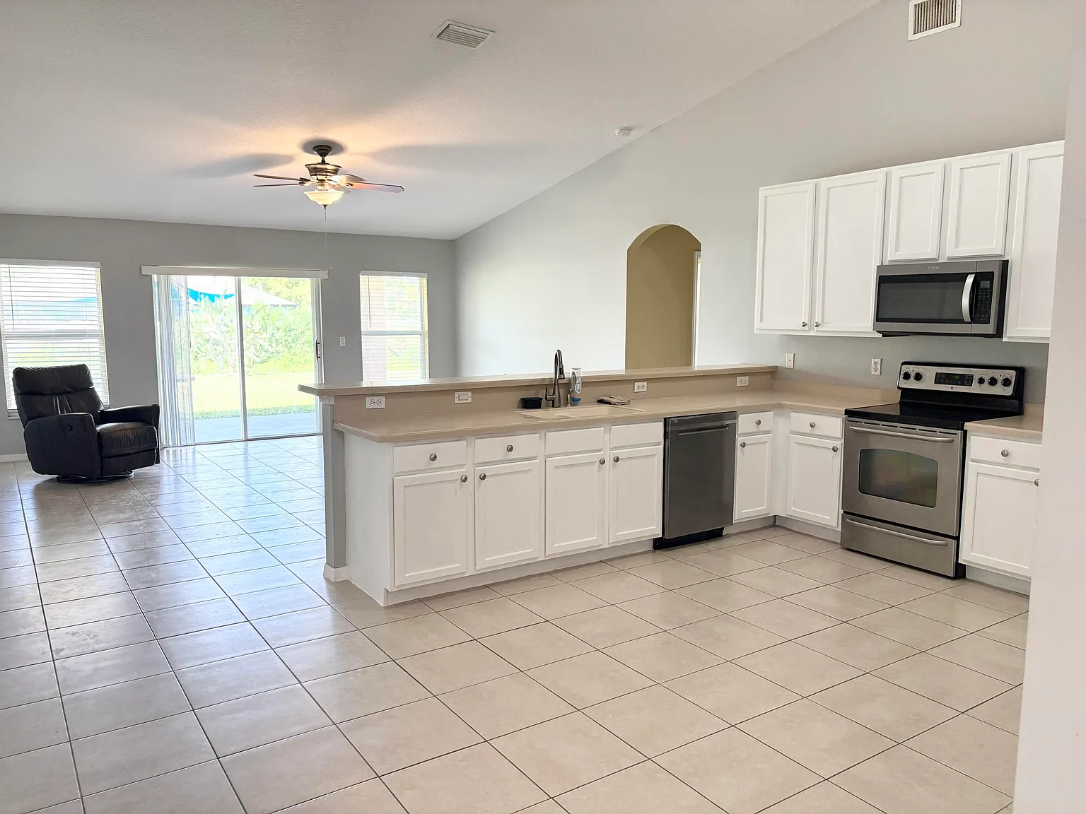4 bed, 2.0 bath, 1790 sqft, $2,700 — Photo 4