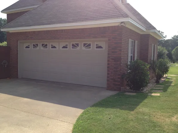 913 Silver Creek Cir, Prattville, AL 36066