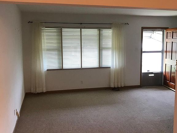 Spacious living room