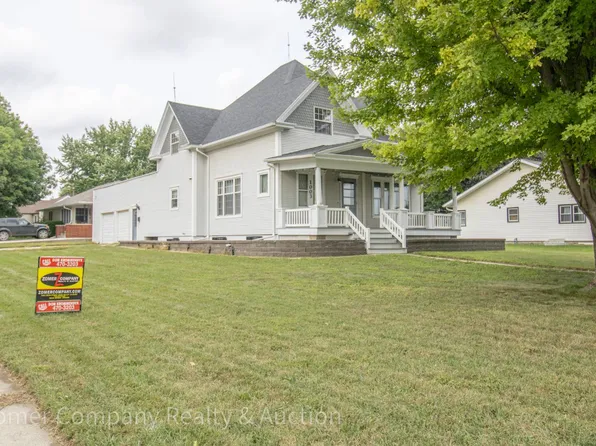 1003 Division St, Hull, IA 51239