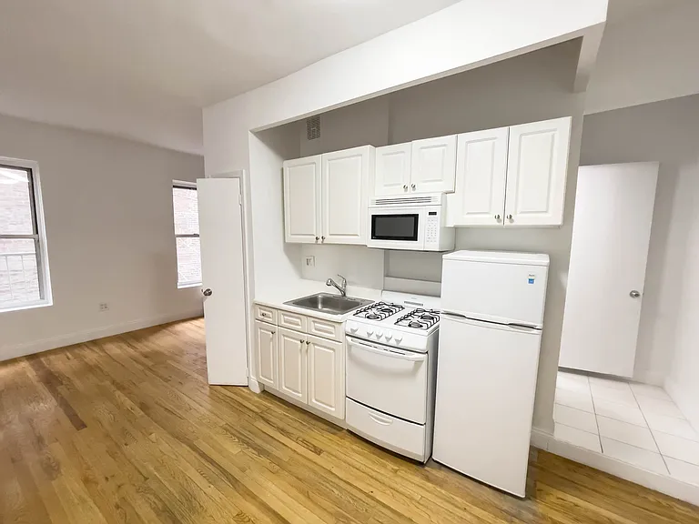 174 Spring St #9 — Photo 1