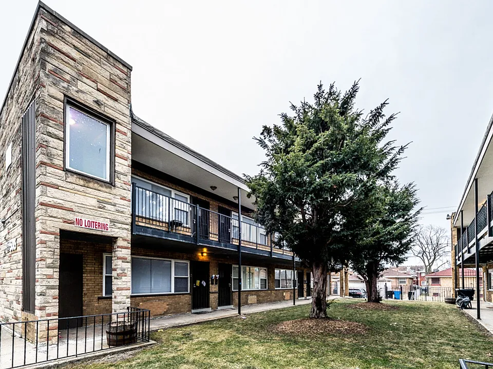 5015 W Jackson