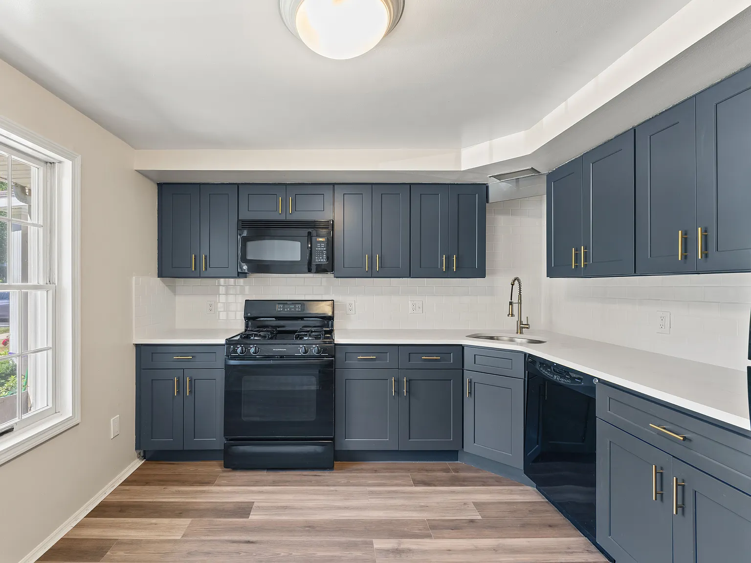 2 bed, 1700 sqft, $4,500 — Photo 4