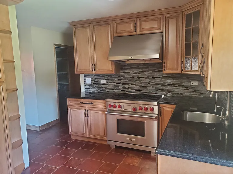427 Justine Ave — Photo 6