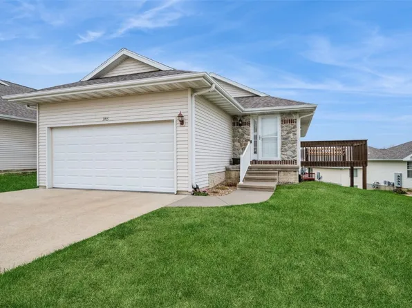 3705 Stoney Point Rd SW, Cedar Rapids, IA 52404