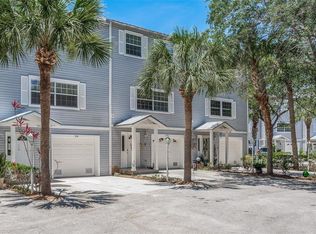 554 Ryans Woods Ln, Palm Harbor, FL 34683