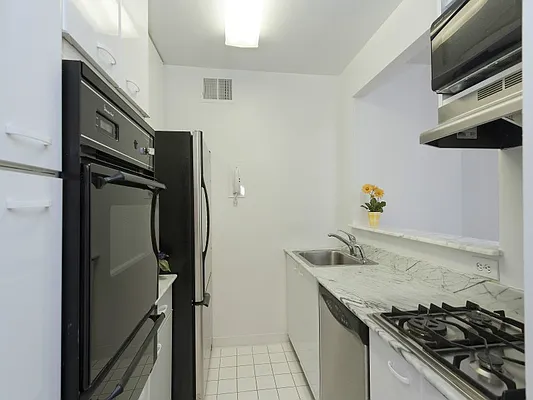 Sold by Sotheby's International Realty | media 17