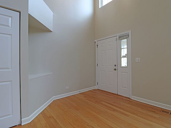 2nd image of 1551 Arlington Ln